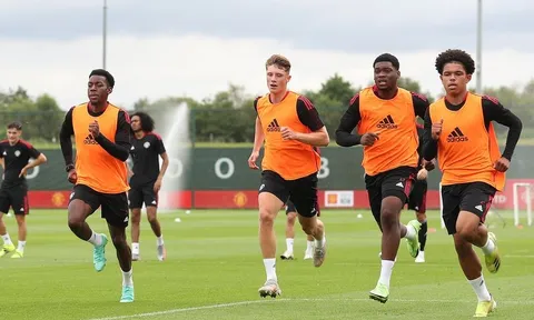 Varane tới M.U, đến lúc thủ lĩnh tương lai bước ra ánh sáng?