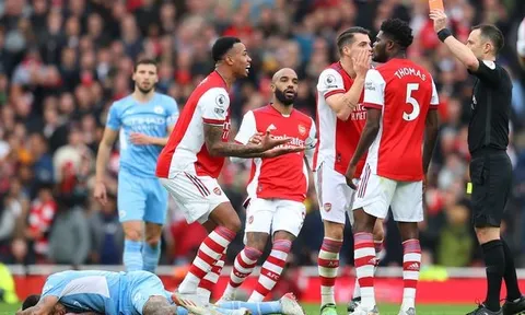 Ferdinand chỉ trích hai ngôi sao vô dụng của Arsenal