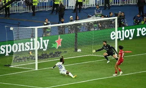 8 điểm nhấn Liverpool 0-1 Real Madrid: Chuyển hóa thần thánh; Ám ảnh Konate
