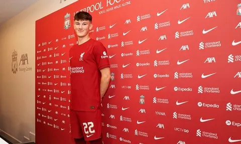 CHÍNH THỨC! Liverpool công bố đội hình du đấu, vắng mặt 1 tân binh