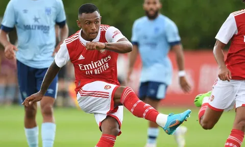 Arsenal thua trận đầu tiên tiền mùa giải