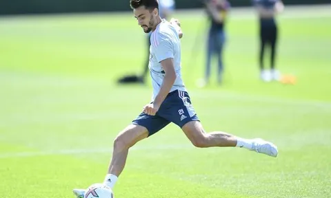 Arsenal nhận 3 cú hích trước trận Leicester