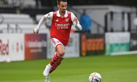 Ghi siêu phẩm, tân binh của Arsenal được khen ngợi