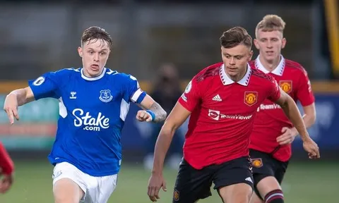Tiền đạo bị 'tống khứ' khỏi Man Utd sau 8 tuần thử việc