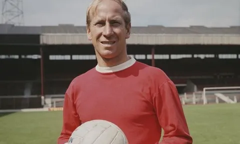Trước giờ đấu Arsenal, Man Utd nhận tin dữ từ huyền thoại Bobby Charlton
