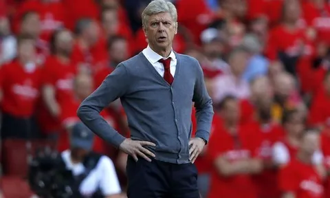 Arsene Wenger muốn thay đổi luật ném biên thành... đá biên
