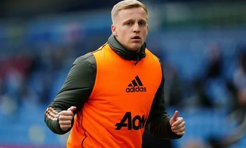 "Ronaldo gia nhập Man United là tin xấu đối với Van de Beek"