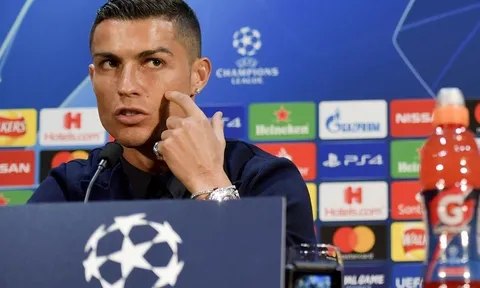 Ferdinand tiết lộ cuộc nói chuyện giữa Ronaldo và Sir Alex