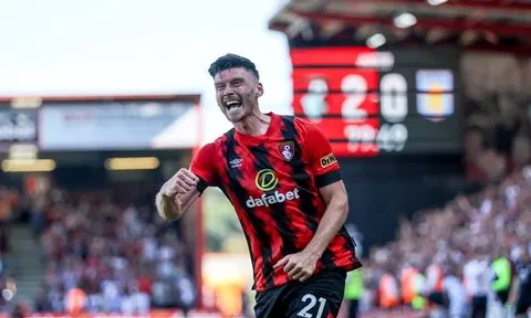 Kieffer Moore: Đằng sau bàn thắng ra mắt Premier League ở tuổi 30