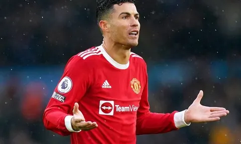 Nhìn Klopp, Ten Hag đã biết nên làm gì với Ronaldo
