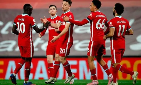 BLĐ Liverpool ra quyết định gây sốc với hàng thủ giữa thảm cảnh chấn thương