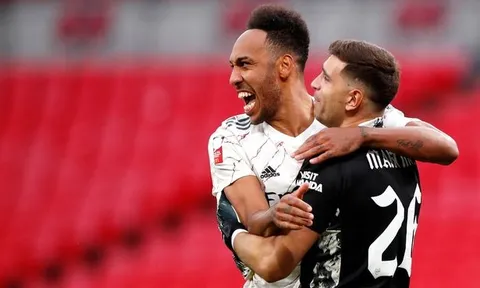 Đồng đội cũ gửi chiến thư, Aubameyang trả lời gọn lỏn