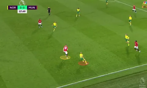 Ghi bàn, rê bóng giỏi không ngờ, sao Man Utd được so sánh với Iniesta