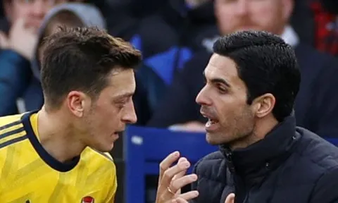 Ozil đại chiến Arteta, phòng thay đồ Arsenal chọn phe nào?