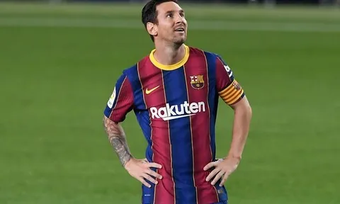 VAR đã cướp 1 quả phạt đền của Messi?