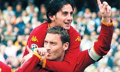 Từ chối Arsenal và Chelsea, 'Hoàng tử bé' chôn vùi sự nghiệp ở Liverpool