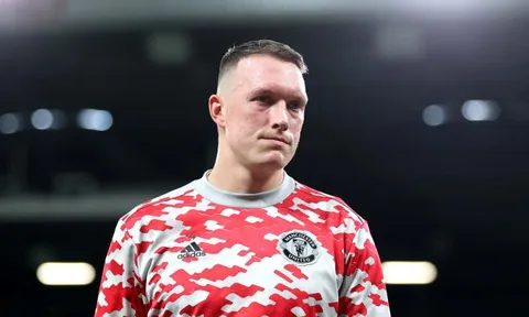 Thay đổi chóng mặt, Phil Jones từ chối rời Man Utd