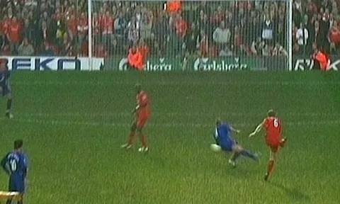 TOP 5 tình huống biểu tượng ở Premier League: "Ác mộng" của Smith