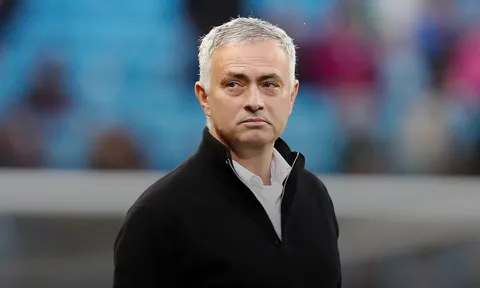 Jose Mourinho tái xuất sai thời điểm, sai luôn cả địa điểm