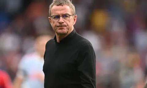 "Nếu là Ten Hag, tôi sẽ bảo Rangnick rời đi"