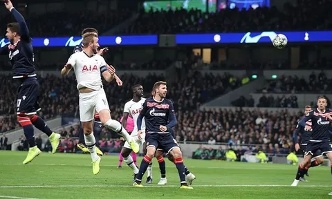 Carragher: Martinez hãy tránh xa Haaland