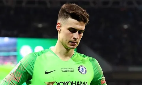 Quá máu lửa, Martinez bị huyền thoại M.U uốn nắn