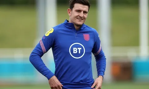 Man Utd tiến gần đến đối tác lý tưởng của Maguire: Không phải Varane