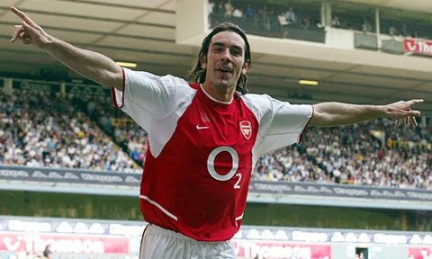 "Tôi từng chụp ảnh áo đấu với Real Madrid trước khi gia nhập Arsenal"