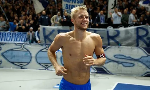 'M.U ghen tị với Liverpool dù đã có Sancho và Varane'