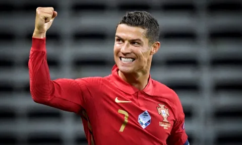 Arsenal nên chiêu mộ Zaha hay Neto?