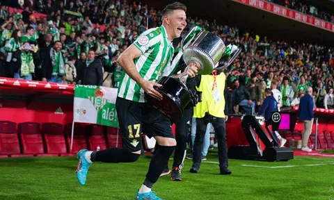 Joaquin vô địch Copa del Rey với Betis ở tuổi 41
