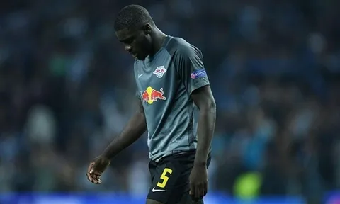 Hạ gục Man City, Man Utd lại nhận "hung tin" từ Leicester City