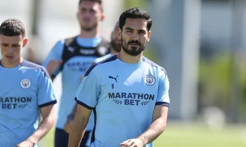 CHOÁNG! Trước trận ra quân, Man City có thêm ngôi sao dương tính với COVID-19