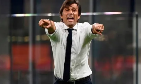 'Nhìn cách Conte làm việc ở Spurs, tôi không biết Rangnick đang làm gì ở M.U'
