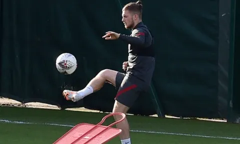 Jamie Carragher khuyên Ten Hag tống khứ 2 cầu thủ khỏi Man Utd
