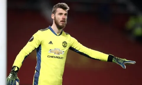 Cầu thủ Arsenal và Everton tử chiến vì hai nhân vật đặc biệt trên khán đài