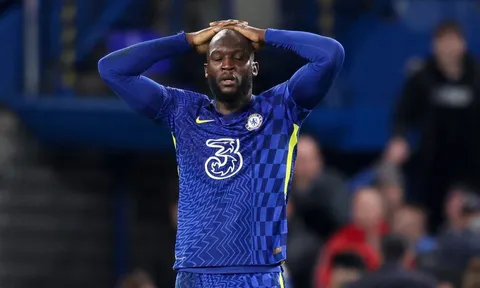 Gary Neville phán quyết tình trạng của Lukaku ở Chelsea