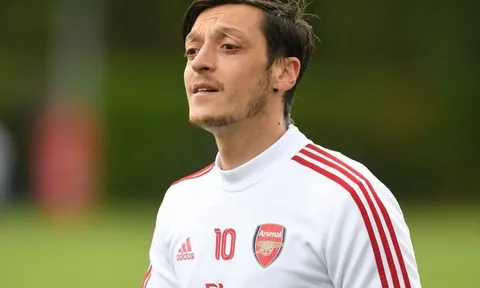 XONG! Người đại diện lên tiếng về tương lai của Ozil