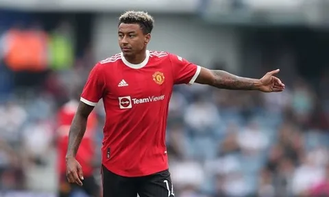 Man United đổi Lingard, chiêu mộ tiền vệ vạn người mê
