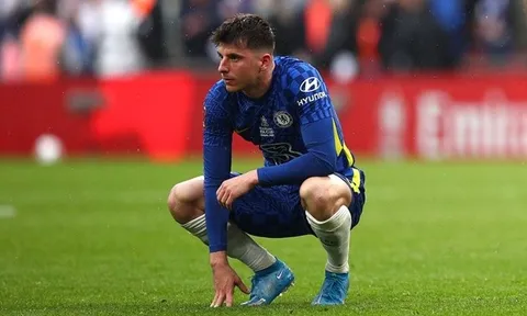 CĐV Chelsea đòi lại công bằng cho Mount