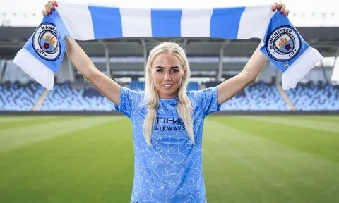 1 năm sau khi rời Man United, hậu vệ trái cập bến Man City