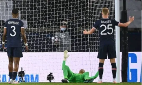 "1 thảm họa trong khung gỗ của Keylor Navas"