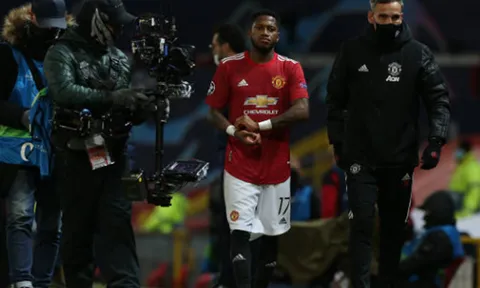 Paul Scholes lý giải nguyên nhân Fred không bị thay ra sau hiệp một