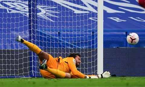Alisson tiết lộ bí quyết cản penalty thần sầu khiến Chelsea ôm hận