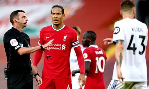 'Làm ơn đừng so sánh Van Dijk với 2 huyền thoại đó'