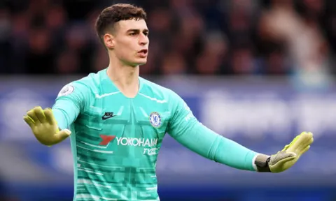 Kepa "kiến tạo" cho đối thủ sút tung lưới Chelsea