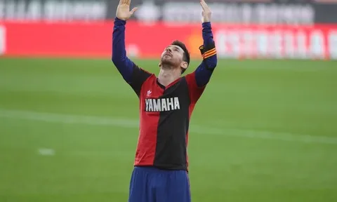 CHÍNH THỨC: Tri ân Maradona, Messi nhận án phạt từ RFEF