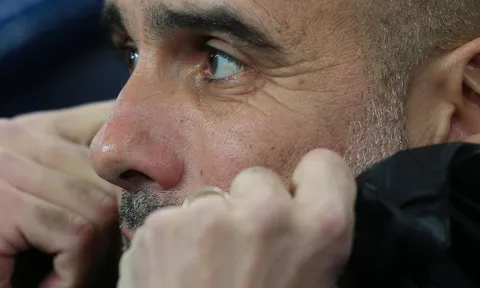 10 hình ảnh ấn tượng ở derby Manchester: Ole tươi rói; Pep lo sợ