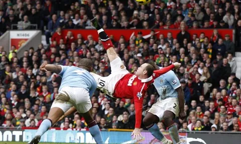 10 hình ảnh 'bùng nổ' derby Manchester: Tượng đài Rooney; 'Why Always Me?'