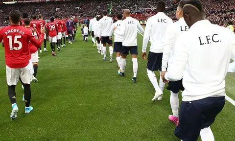10 hình ảnh đẹp nhất vòng 9 EPL: 'Rực lửa' derby; Xúc động Leicester